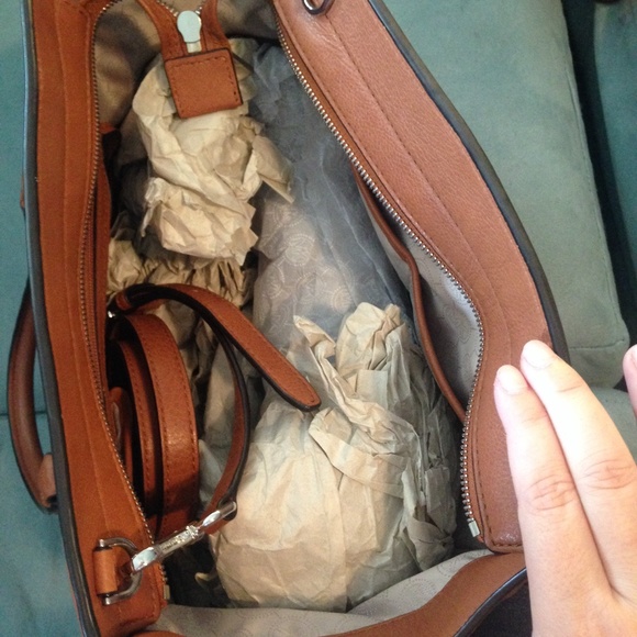 Authentic Camel Michael Kors Sophie Bag - Picture 3 of 4