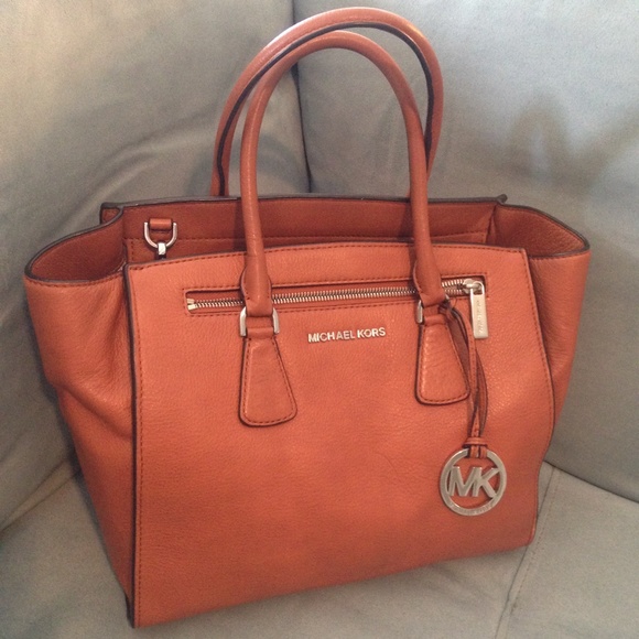 Authentic Camel Michael Kors Sophie Bag - Picture 2 of 4