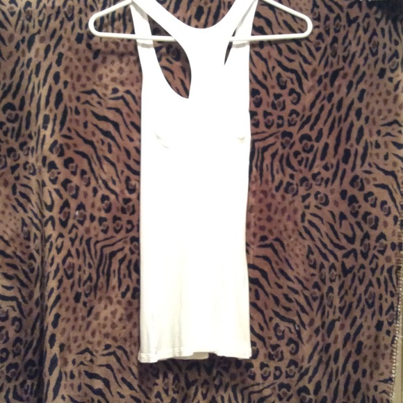 White tank - Picture 2 of 3