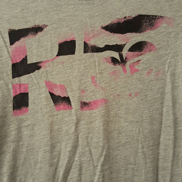 Dissapearing Roxy Logo T. - Picture 2 of 3
