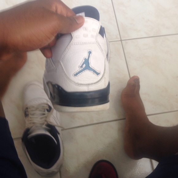 Jordan Columbia 4's - Picture 3 of 3