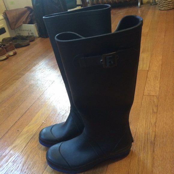 Black Aldo rain boots