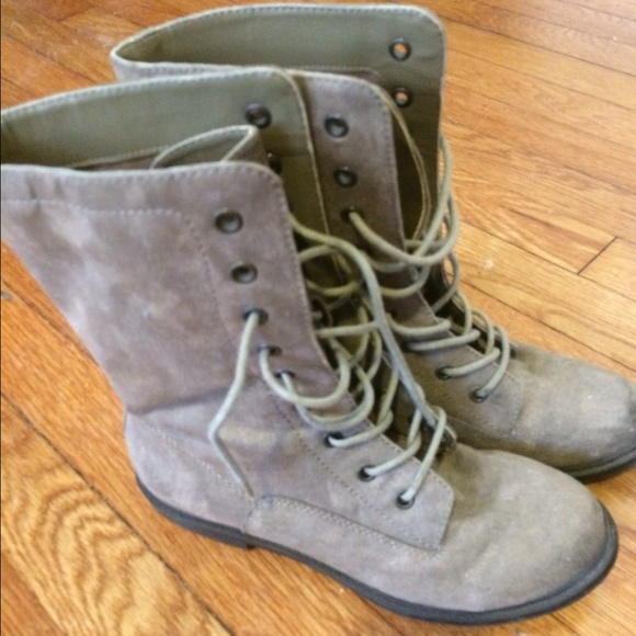 MIA tan combat lace-ups