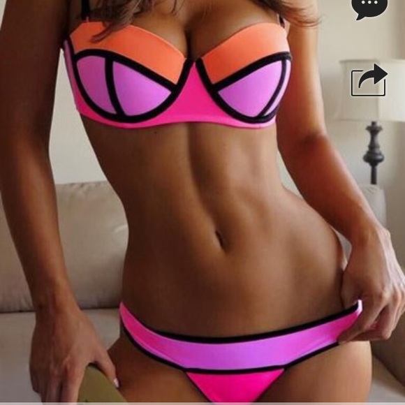 Triangle bathing suits - Picture 4 of 4