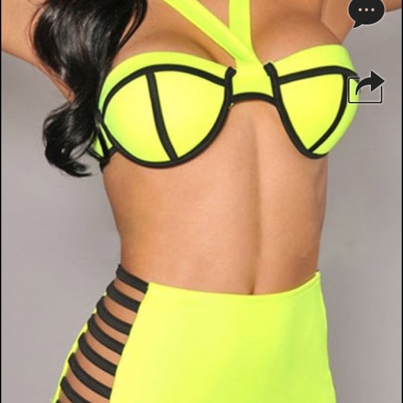 Triangle bathing suits - Picture 3 of 4