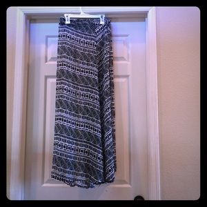 Black and white printed maxi skirt