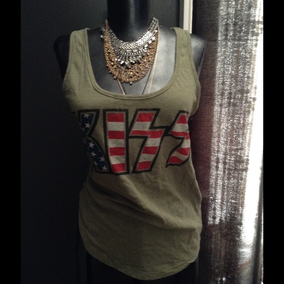Forever 21 Tops - Kiss tank top