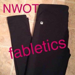 NWOT Fabletics Salar leggings