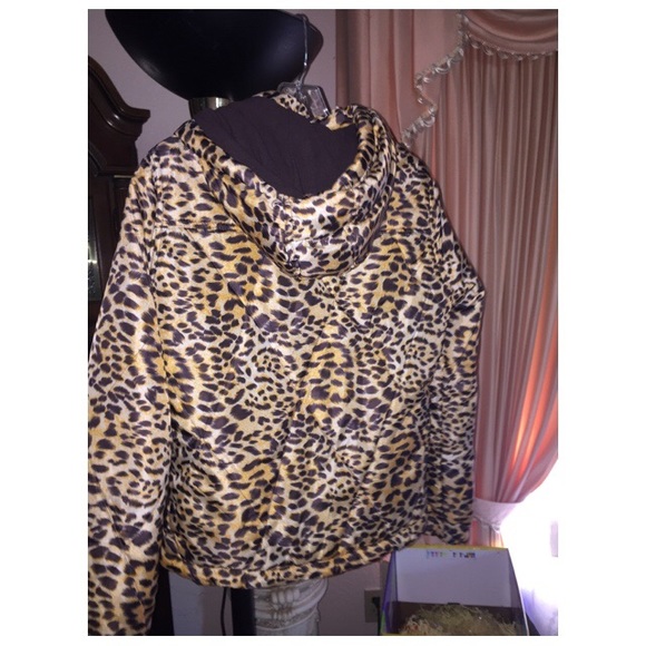 FINAL PRICE✨Leopard down coat - Picture 2 of 2