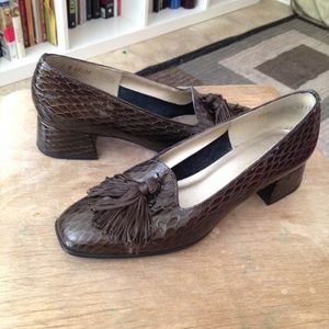 Vintage Brown Tasseled Heeled Loafers