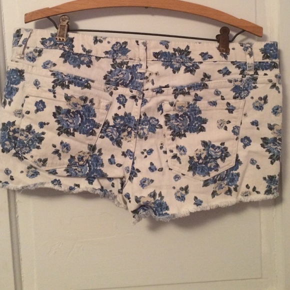 Blue Floral Printed Denim shorts - Picture 2 of 2