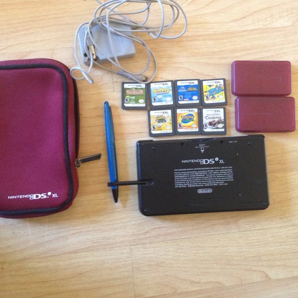 Nintendo DSi XL Midnight Blue Handheld System - Picture 3 of 4