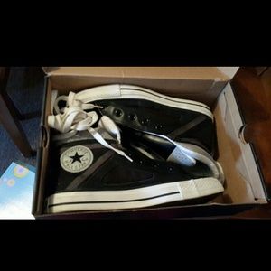 NEW LEATHER CONVERSE SIZE 8