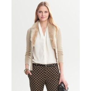 Banana Republic 🌀 cardigan w/ faux fur collar 🌀