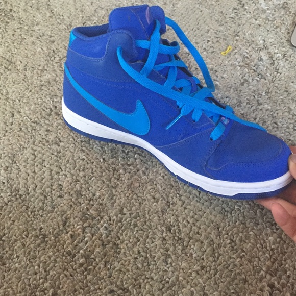 NWOT Nike sneaker high tops/ basketball shoes