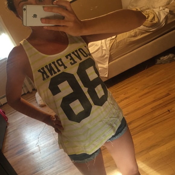 VS pink tank