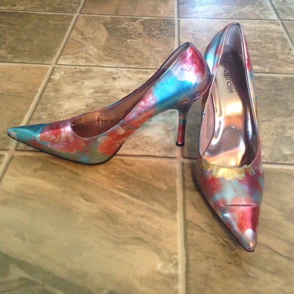 Adorable Floral Heels!