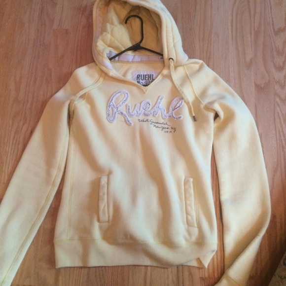 Ruehl yellow sweatshirt
