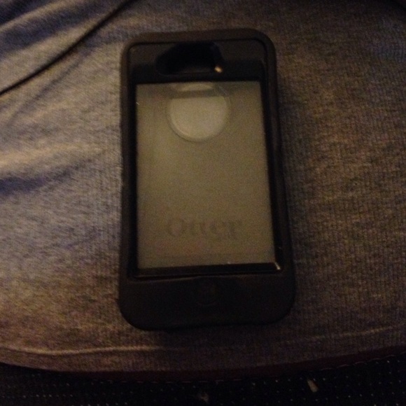 iPhone 4 black otter box case