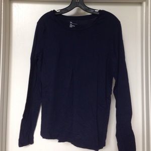 The essential navy crew shirt