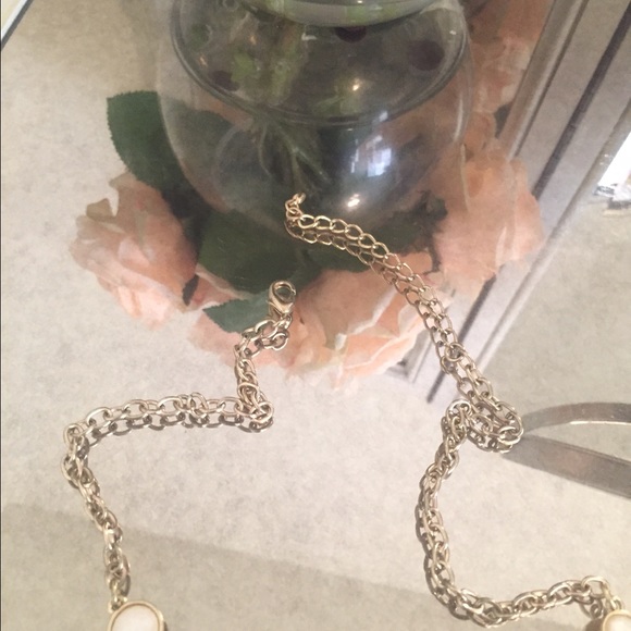 H&M Gold & Ivory Flower Statement Necklace - Picture 3 of 3