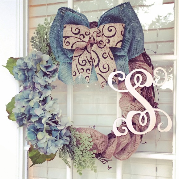 I MAKE PERSONALIZED WREATHS