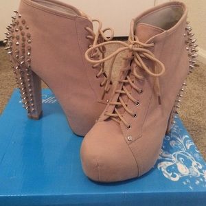 Bella Luna nude heels