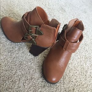 small little brown booties!!