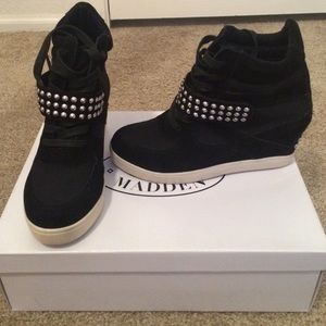 Steve Madden Wedges