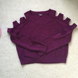 Cut out sleeve Charlotte russe  sweater maroon 😍