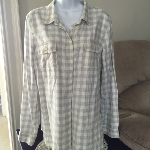 Old Navy Tops - Old Navy button front shirt size L