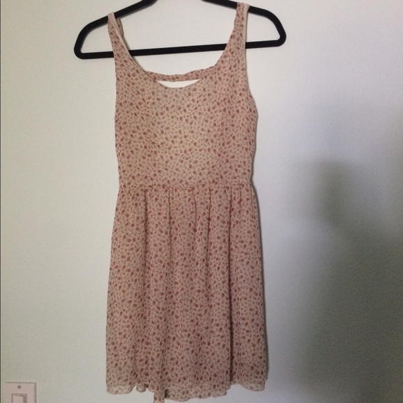🌀45🌀Brandy Melville Open Back Floral Dress