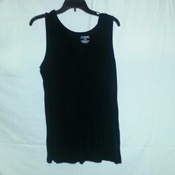 Lightweight A-line black sleeveless top