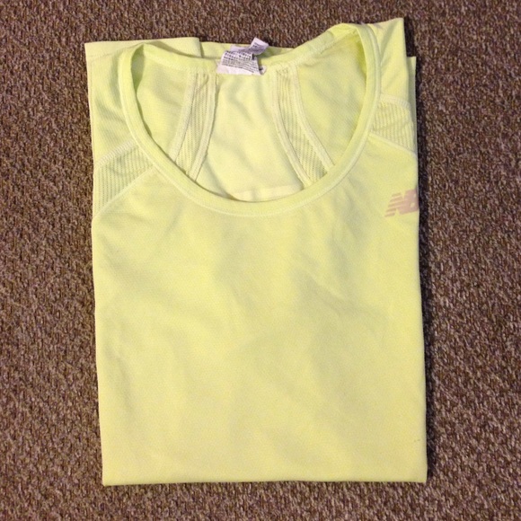 🔸3 for $10🔸 New Balance Running Top