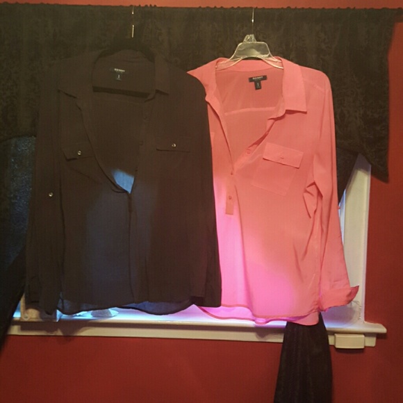 Bundled 2 flowy tops