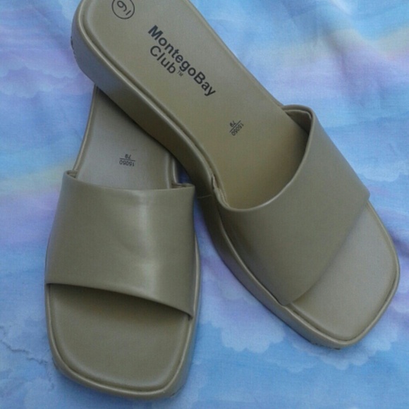 Montego Bay Club Shoes - Montego Bay Club Gold/Beige Slides Size 9