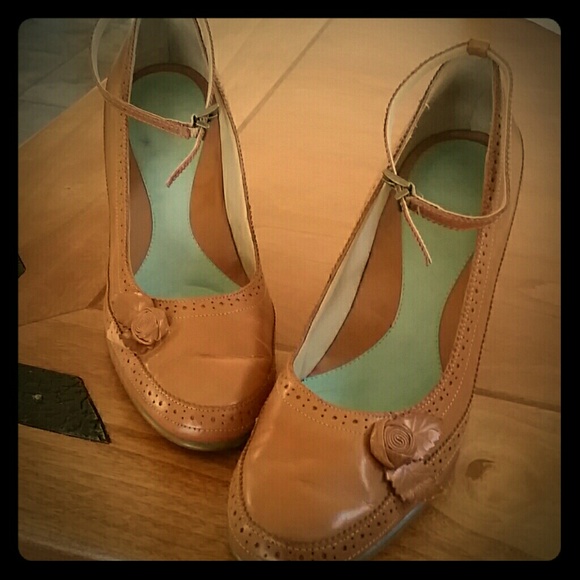 Aerosols Tan Ankle Strap Pumps