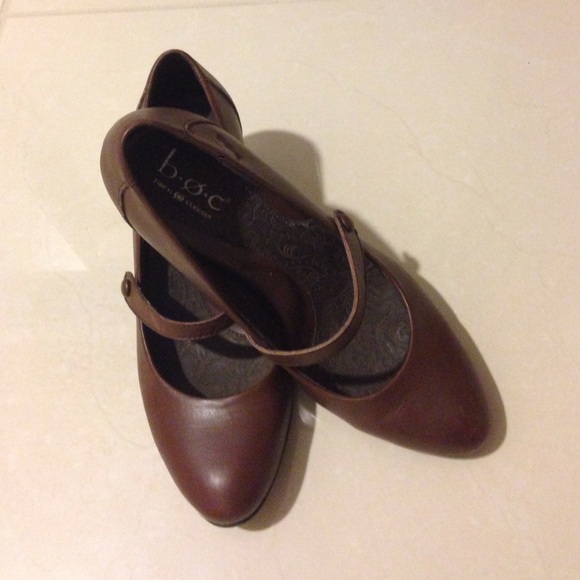 Only worn once! Mary Jane Brown Pumps