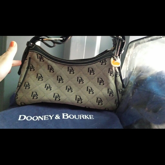 Dooney and Bourke bag - Picture 1 of 3