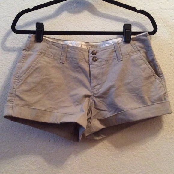 Women's khaki shorts - Picture 1 of 2