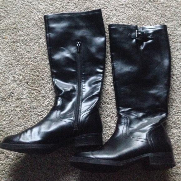 Tall black rain boots