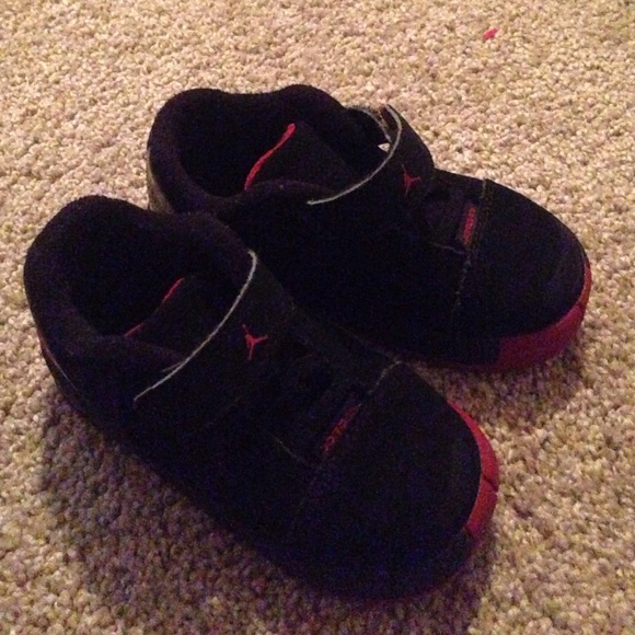 Toddler 8c Jordan black and red