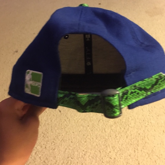 strap back hat - Picture 3 of 4