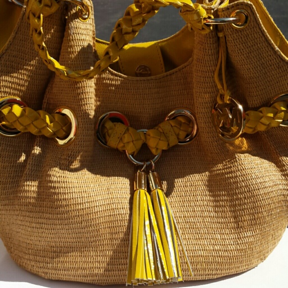 Micheal Kors - Picture 2 of 3