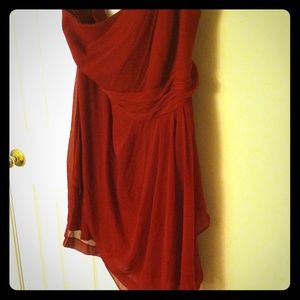 One shoulder chiffon dress in crimson