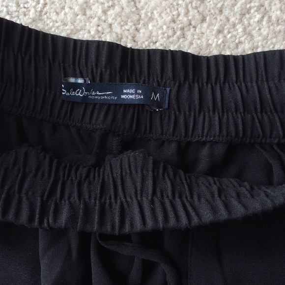 Black flowy shorts - Picture 3 of 4