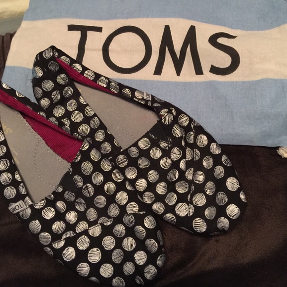 🎀Sold🎀 Black and silver Toms