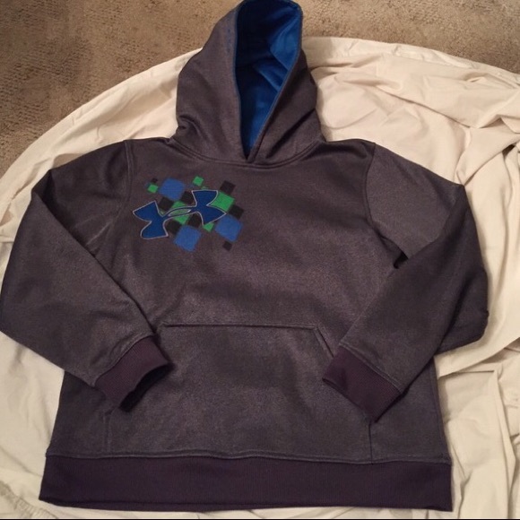Bundle of under armour sweatshirts for customer