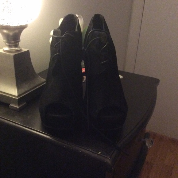 Black lace up wedges - Picture 2 of 2