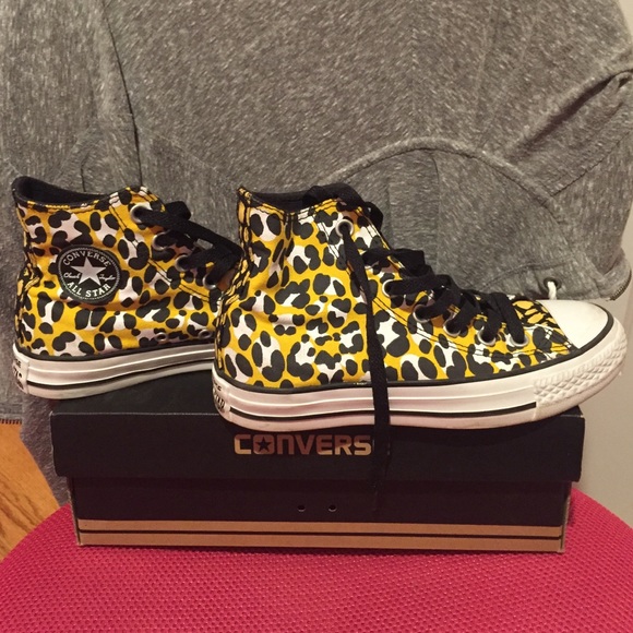 Converse cheetah print